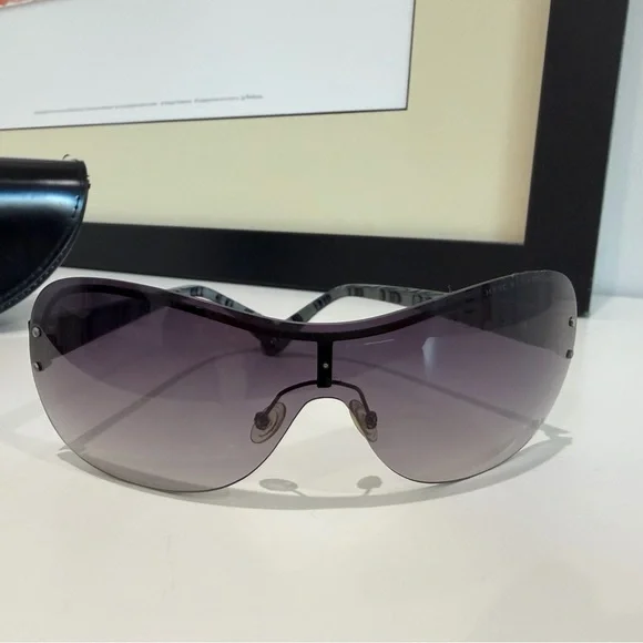 Marc Jacobs Black and Gray Sunglasses - Picture 7 of 7